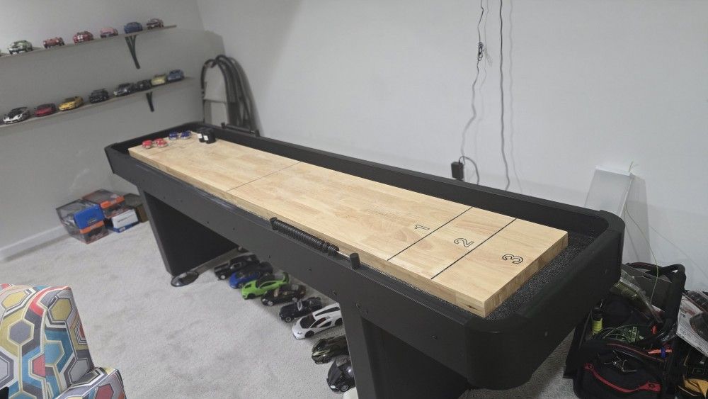 Shuffle Board w/shuffle Pieces and wax