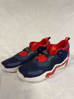 Men’s Adidas basketball shoe DM 45 issue three