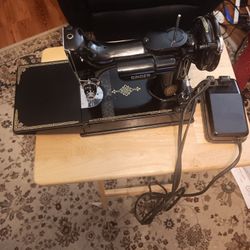 Singer Sewing Machine 1950 