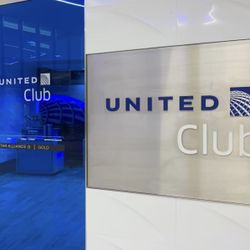 2 UNITED CLUB PASSES