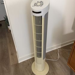 Seville Classics Oscillating Fan w/ Remote (White) 