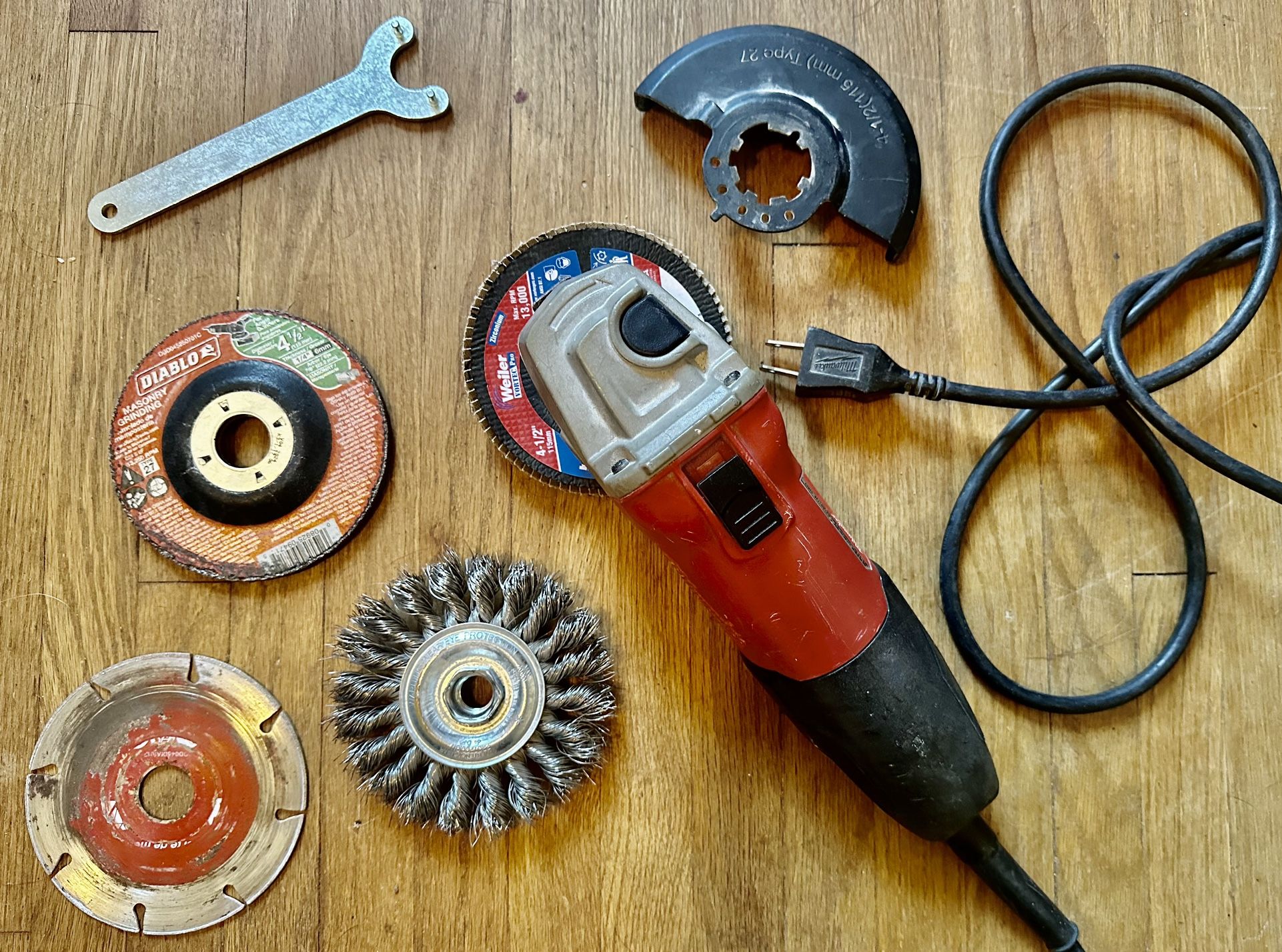 Milwaukee 7 Amp Corded 4 1/2" Angle Grinder W/ Guard, Key, Side Handle & 3 Discs