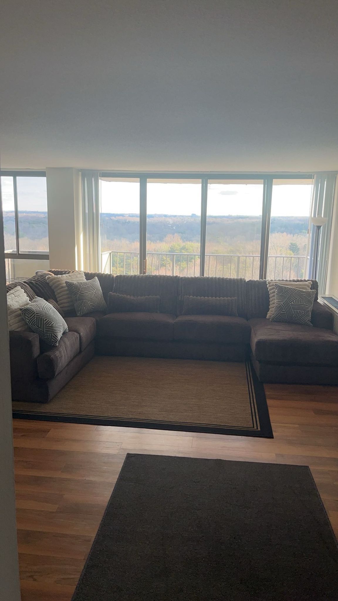 LIKE BRAND NEW BROWN SECTIONAL COUCH/SOFA