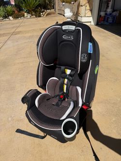 Groco 3 in 1 convertible car seat Great condition