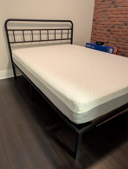 Free hybrid (memory foam/spring) full size mattress and bed frame