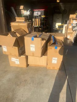 Palet left overs hundred of items