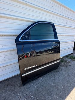 2015-2020 GMC Yukon Denali left front driver side front door