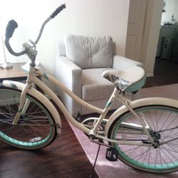 Huffy Cranbrook 26in Girl's Beach Cruiser Bike