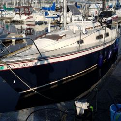 Capital Yachts Newport Neptune 24’ Pop-Top Sailboat 