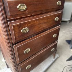 Beautiful dresser vintage , 4 drawers