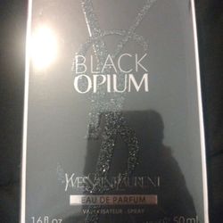 Yves Saint Laurent Black Opium Eau