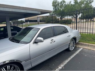 2001 Lincoln Town Car