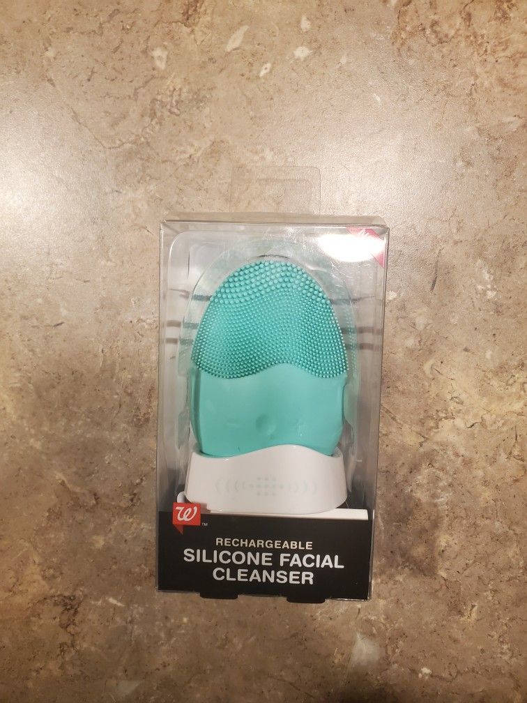 RECHARGEABLE SILICONE FACIAL CLEANSER | NIB