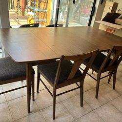 Mid Century Dining Table And Four Chairs 