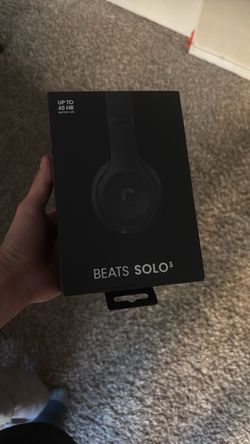 Beats Solo3 Wireless Bluetooth Headphones – Matte Black w/ Original Box & Case