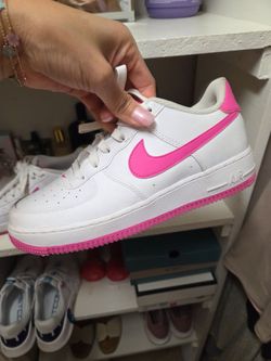 Nikes pink
