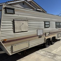 Skyline Layton Travel Trailer 24’