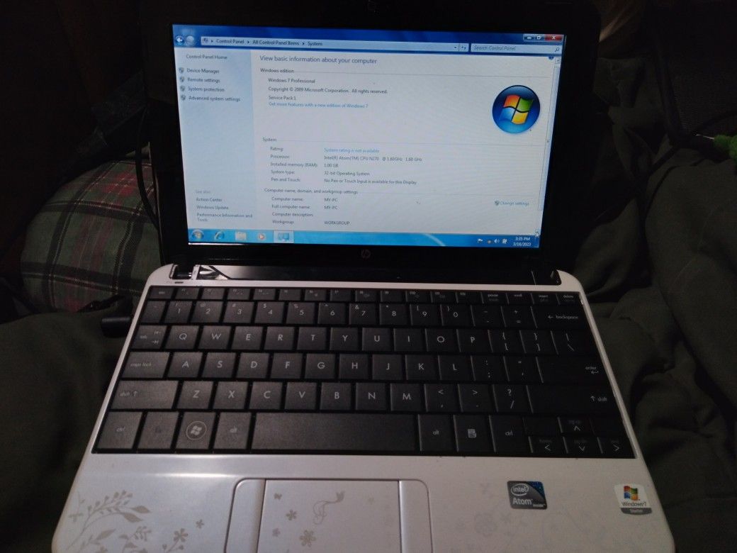 Laptop HP Mini 110. Running( new loaded windows 7 )1 GB of ram 150 ssd ( battery power supply and cord ) black and white color.
OR I can do a n