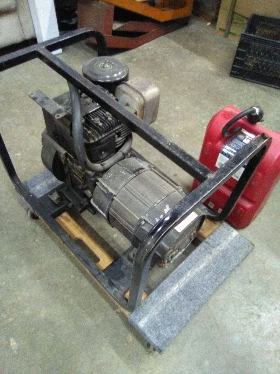 Briggs & Stratton Generac S4001 120v 60HZ 8HP Generator