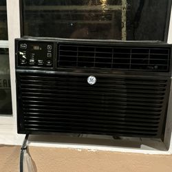 GE Aire acondicionado de ventana de 8000 BTU, habilitado para Wi-Fi, negro, refrigeración de bajo consumo para habitaciones medianas, unidad de CA de 