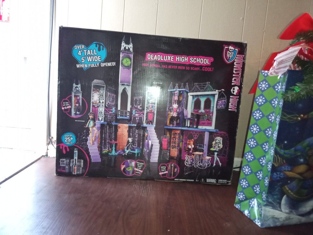 Brand New Monster High Full Sized Doll House