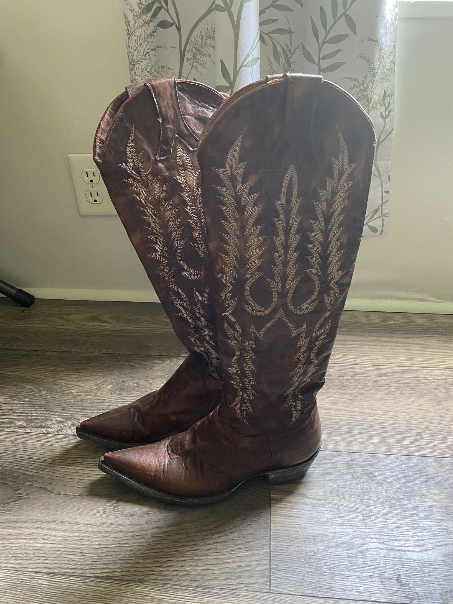 Old Gringo Women’s Cowboy Boots Size 7.5 / Westernwear Cowgirl Like New / Excellent Stitching