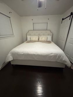 King size Bed w/ Mattress