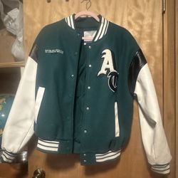 Size Medium Women’s Green White Baseball Jacket 