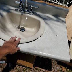Two Sinks For Sale  In Good Condition