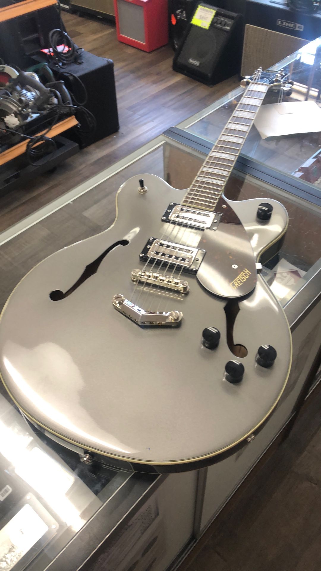 96091 Gretsch G2622/PHNTM Right Handed 6-string Semi Hollow Gray Stream Liner Electric Guitar W/ Shoulder Strap In Hard Carry Case 572024