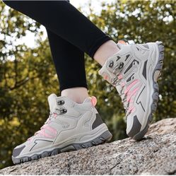 Brand New 8.5 Women Non Slip Lightweight Boots 