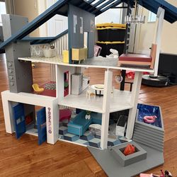 FAO Swartz Doll House