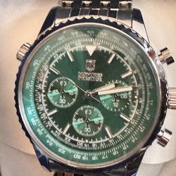 Montreal Prestige by Invicta BEAUTIFUL GREEN WATCH new in box.