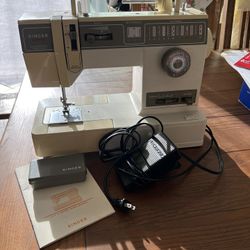 Singer Sewing Machine  (Doesn’t run)