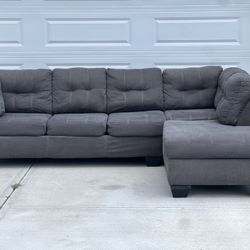 ⚪️ Ashley Furniture Sectional