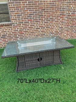 Like new outdoor dining table moving sell