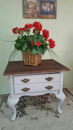 ACCENT TABLE.