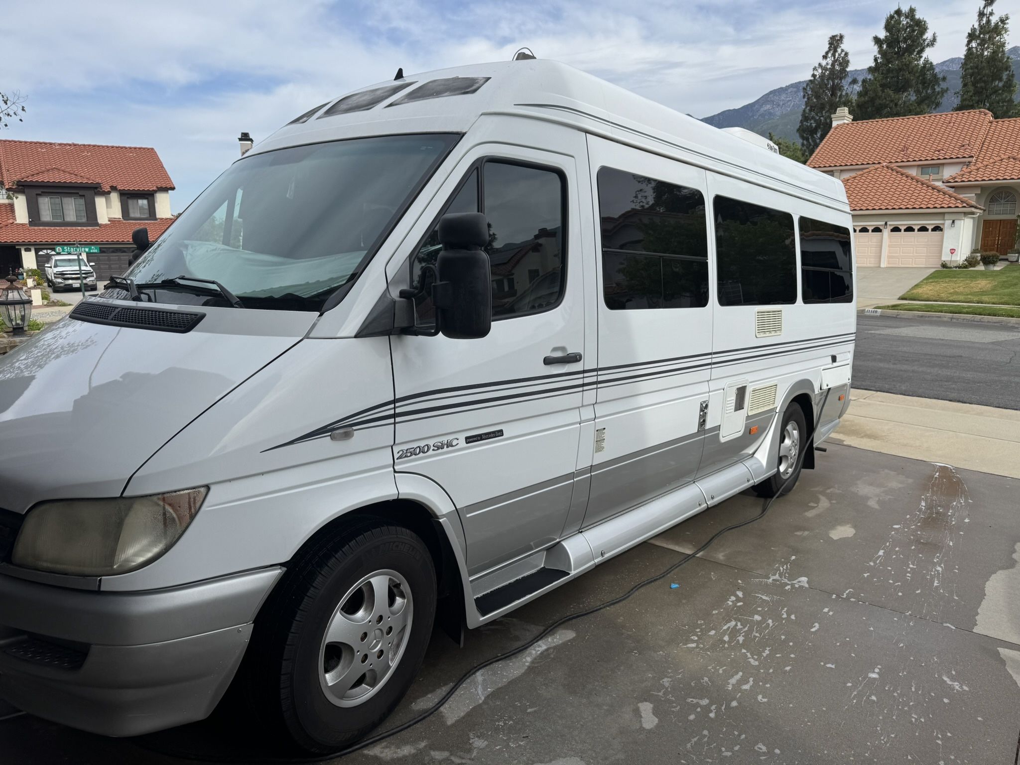 2006 Roadtrek. mercedes Rs