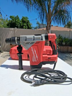 Milwaukee 1_3/4" SDS MAX ROTARY HAMMER