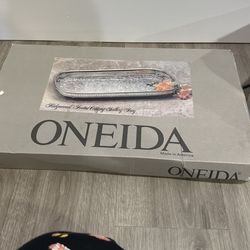Oneida Ridgewood Footed Oblong Gallery Tray