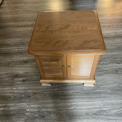 Ethan Allen Side Table Maple