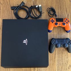 PS4 Pro+ 2 Controllers+ 800GB Storage+ Black Ops 4