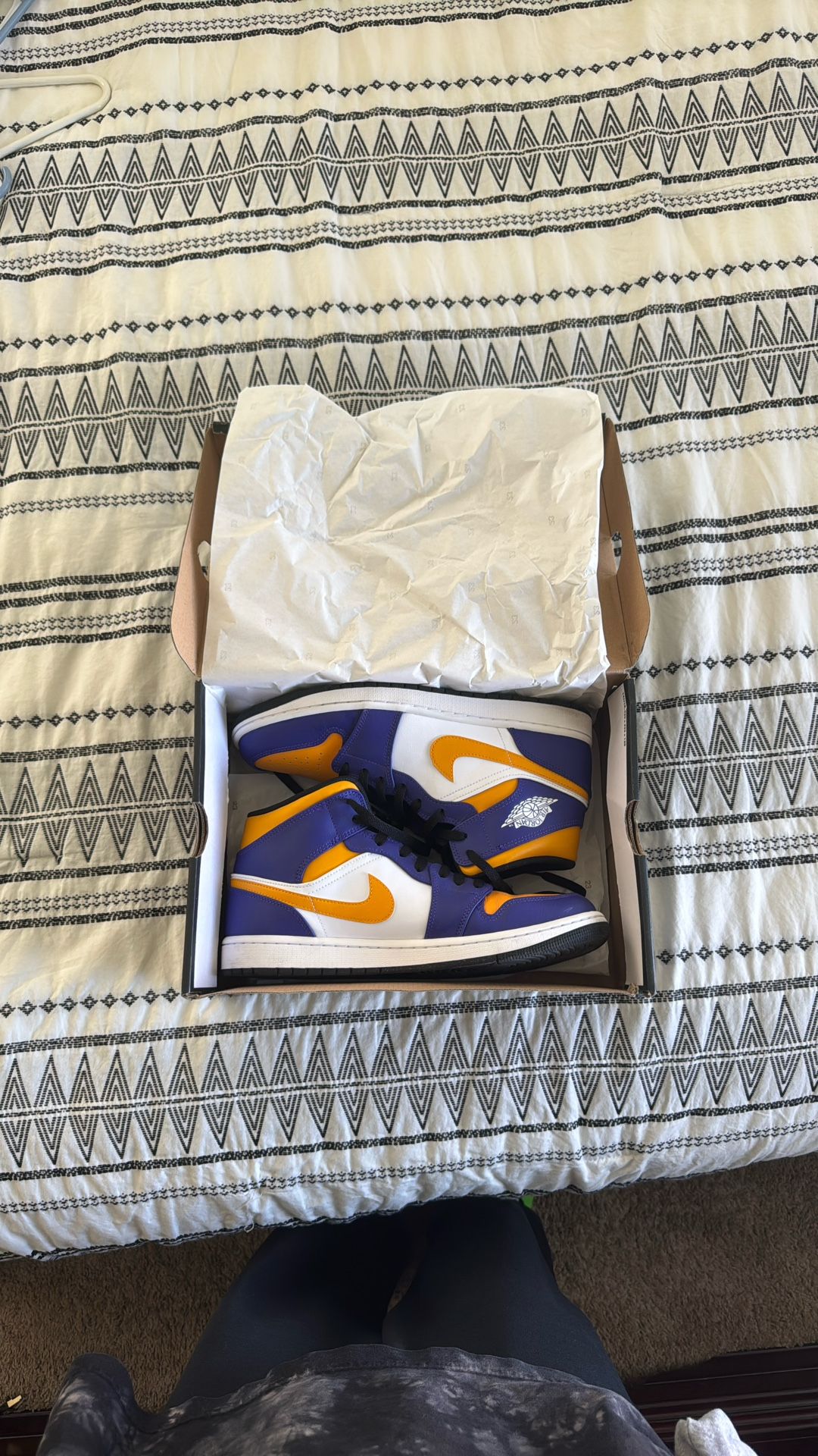 Jordan 1 Mid Lakers Edition