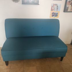 Blue Loveseat Couch 5ft Lond