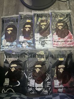 7 Bape tees for 140$