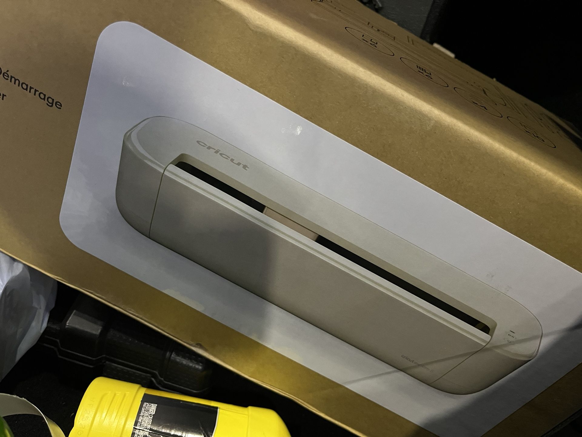 NIB CRICUT EXPLORE 5 With Accessories