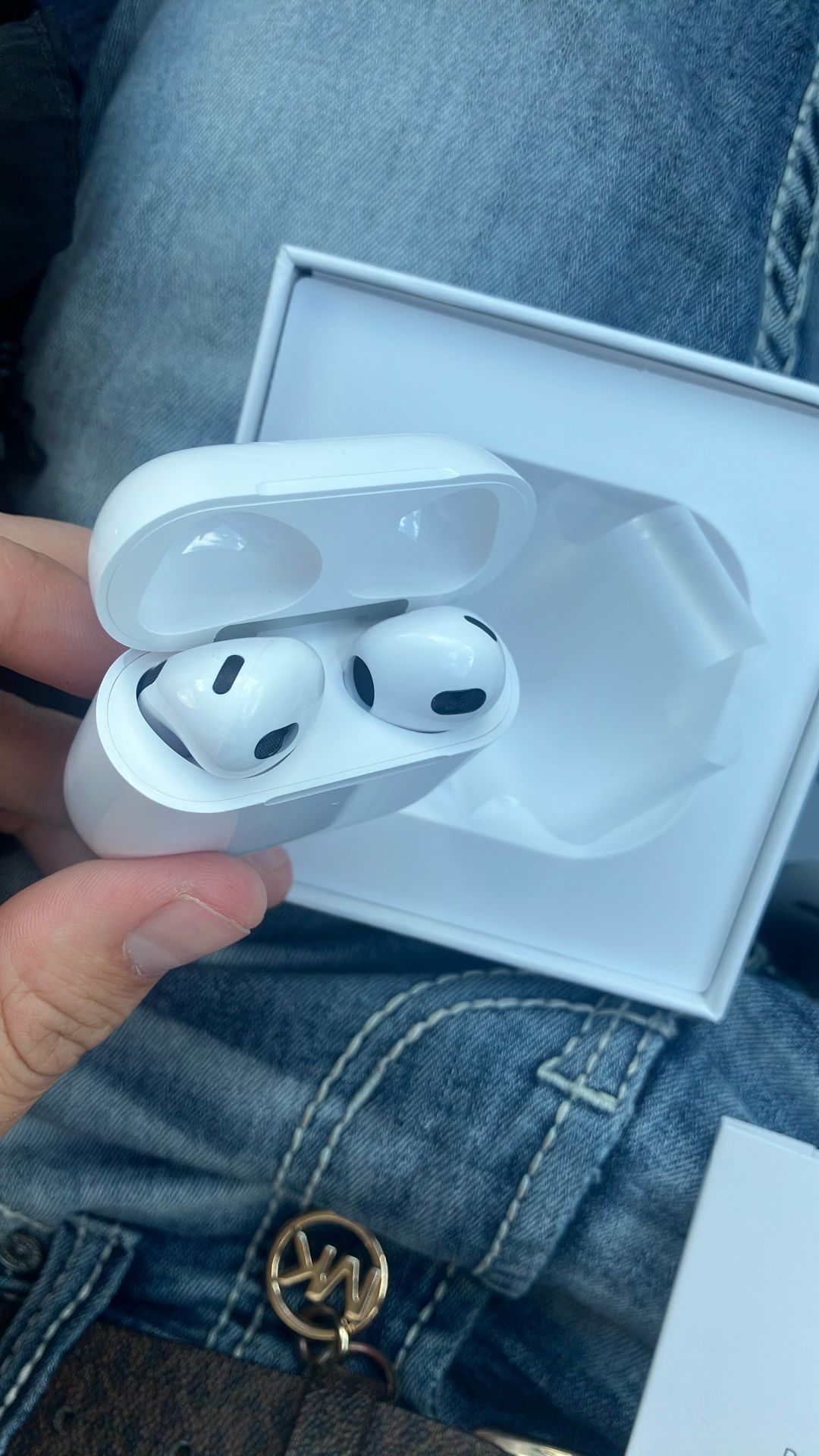 Air Pods 4 