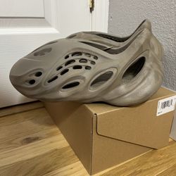 adidas Yeezy Foam RNNR Stone Sage - GX4472(size 9