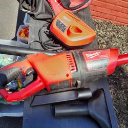 Milwaukee Cordless Vacuum 