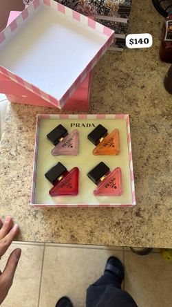 Prada Paradoxe Eau de Parfum gift set.